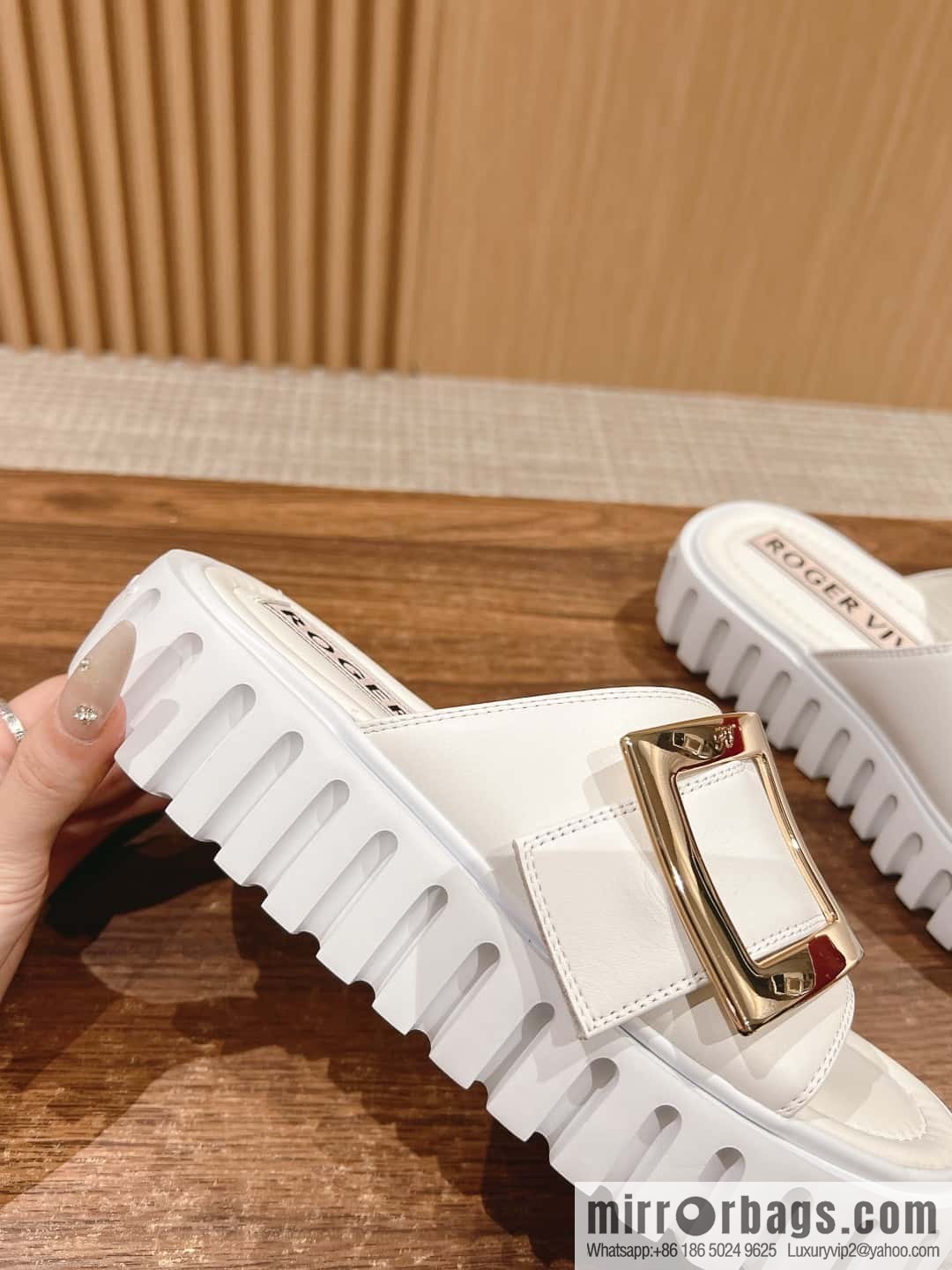 𝐑𝐎𝐆𝐄𝐑 𝐕𝐈𝐕𝐈𝐄𝐑 Roger Vivia's new cookie platform slippers