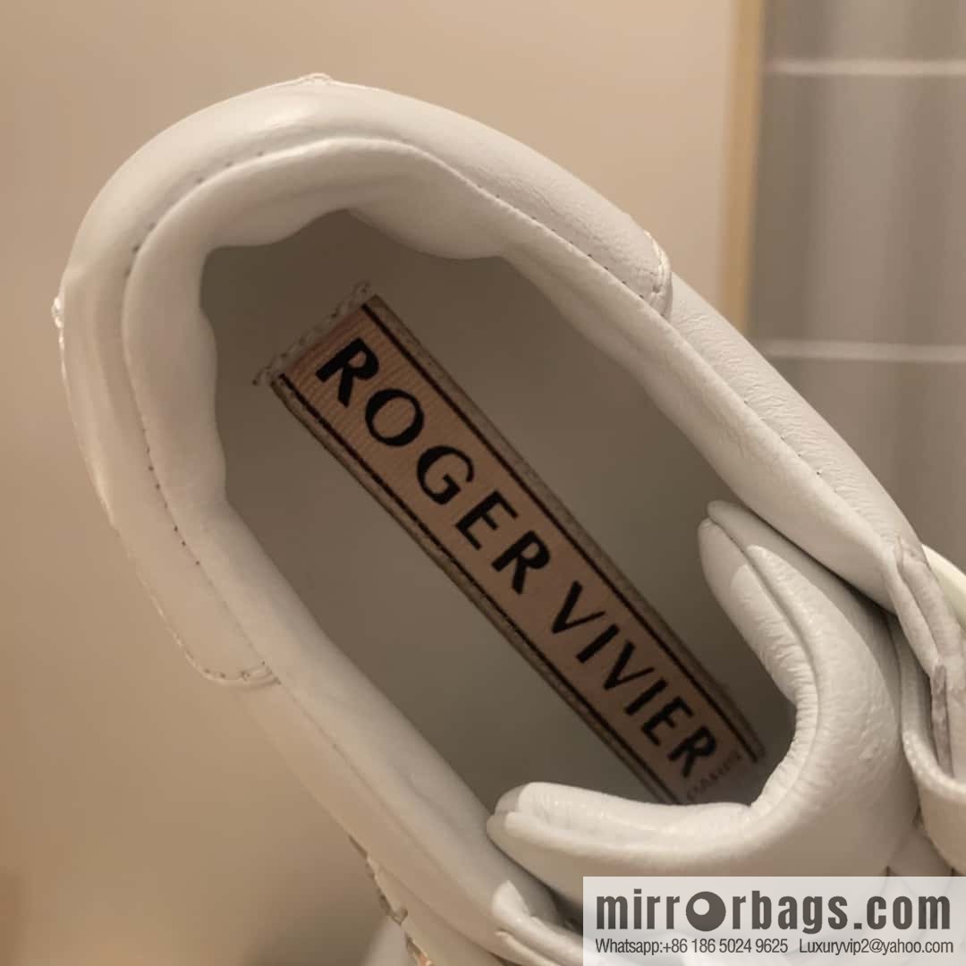 RV Top Version Diamond Buckle Casual Roger vivier Spring/Summer 2024 🍃 Diamond Buckle Casual