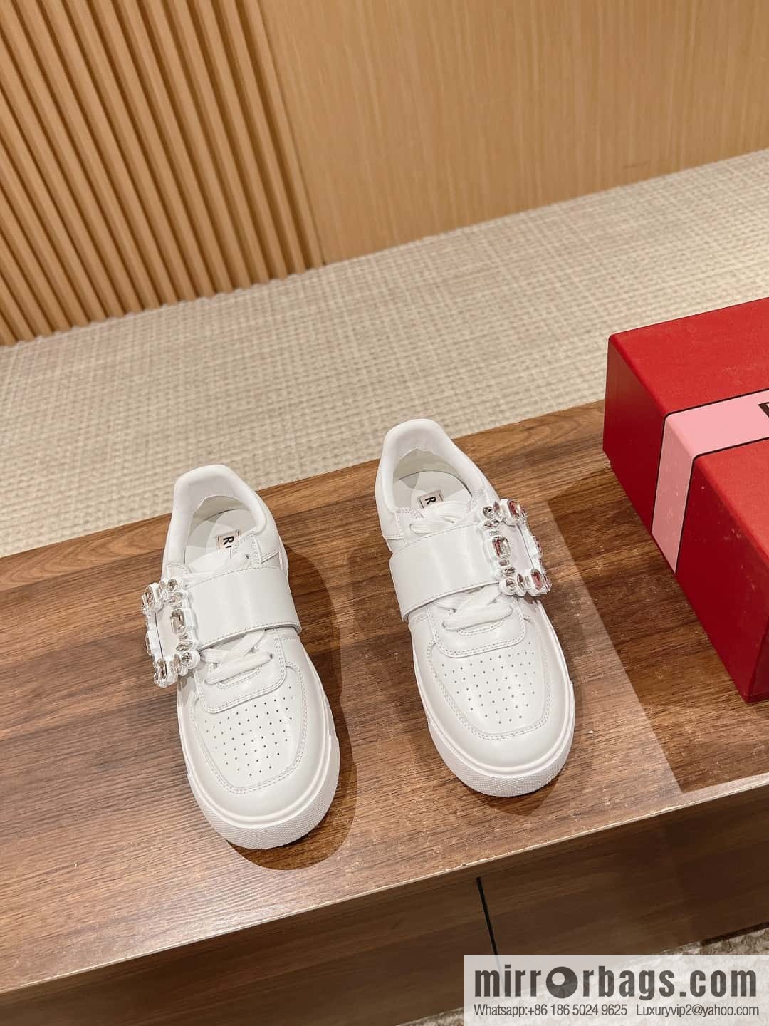 𝐑𝐨𝐠𝐞𝐫 𝐕𝐢𝐯𝐢𝐞𝐫# Roger Vivia new Zhou Dongyu~ Tang Yan~ Linda the same style, dream shoes RV square buckle white shoes