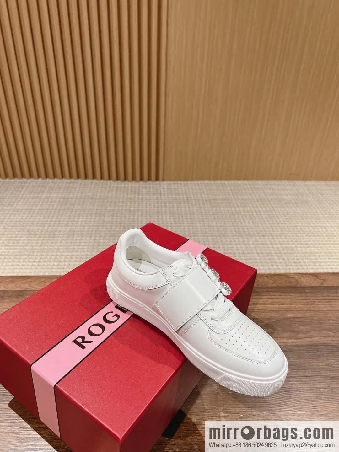 𝐑𝐨𝐠𝐞𝐫 𝐕𝐢𝐯𝐢𝐞𝐫# Roger Vivia new Zhou Dongyu~ Tang Yan~ Linda the same style, dream shoes RV square buckle white shoes