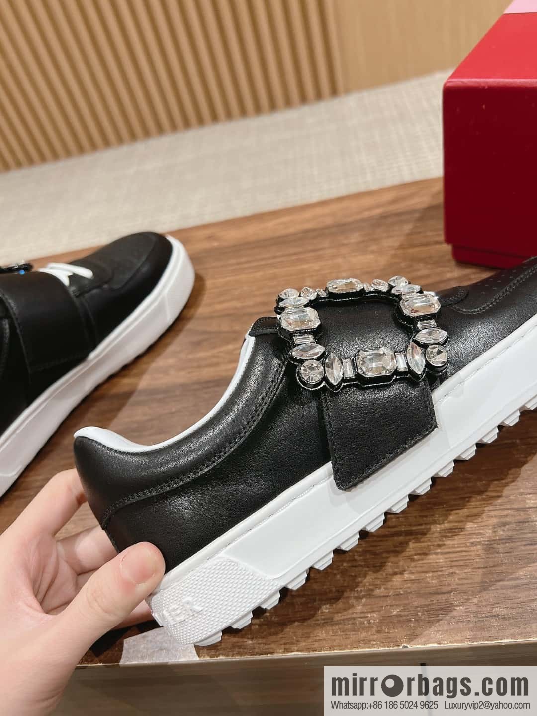 𝐑𝐨𝐠𝐞𝐫 𝐕𝐢𝐯𝐢𝐞𝐫# Roger Vivia's new Zhou Dongyu~ Tang Yan~ Linda's same RV square buckle white shoes