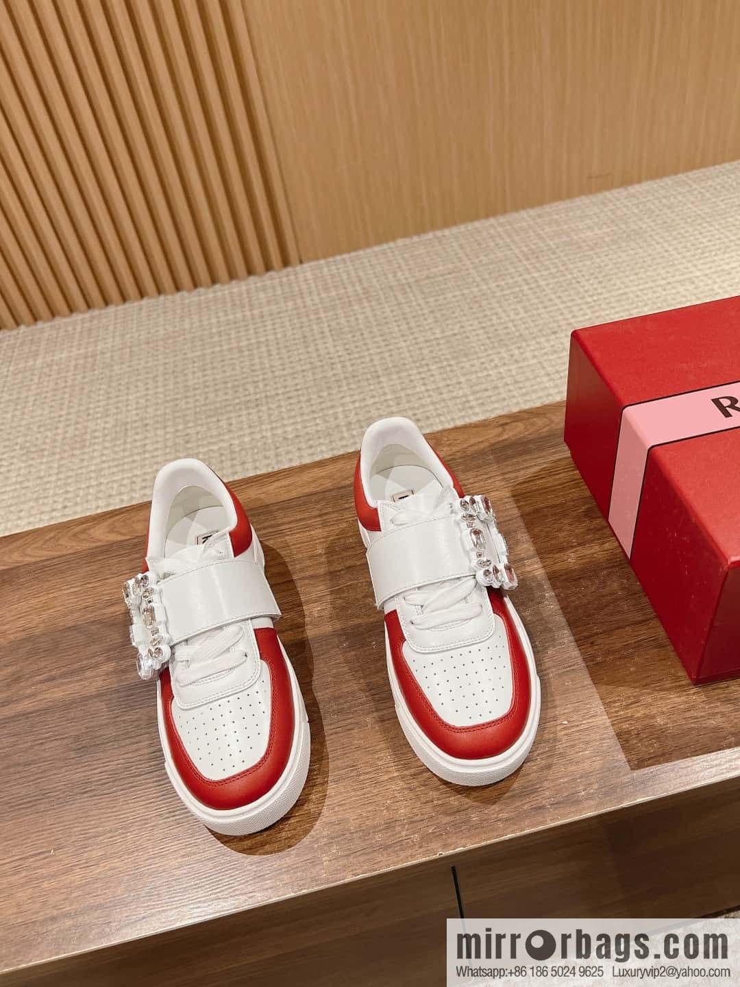 𝐑𝐨𝐠𝐞𝐫 𝐕𝐢𝐯𝐢𝐞𝐫# Roger Vivia's new Zhou Dongyu~ Tang Yan~ Linda's same RV square buckle white shoes