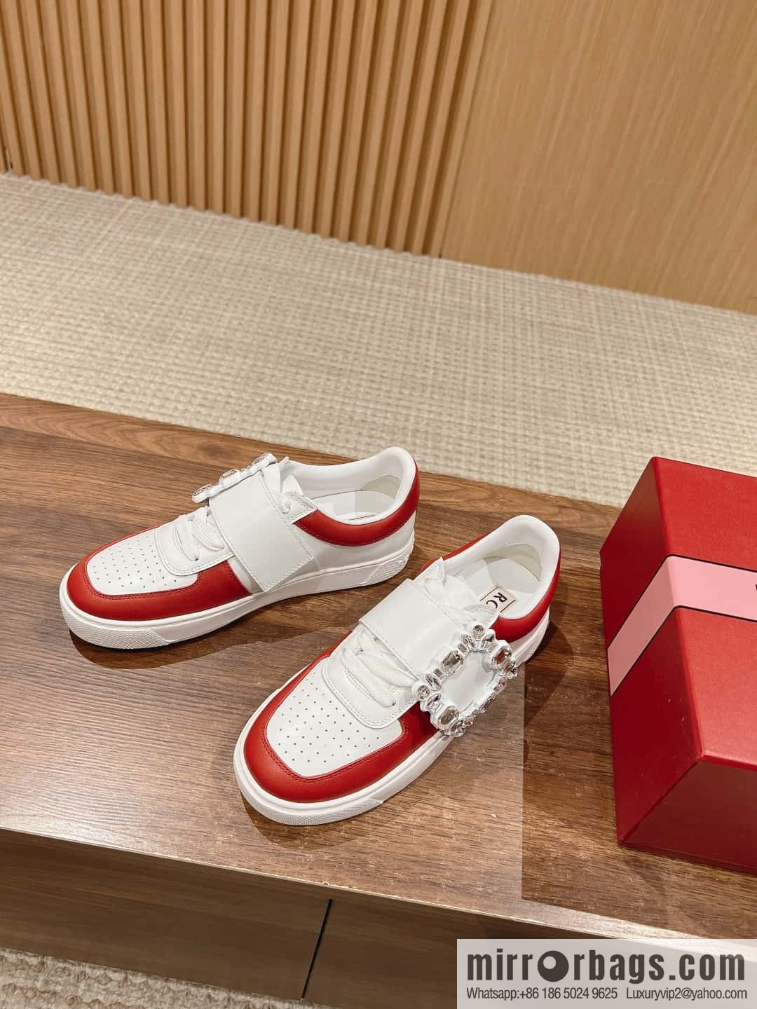 𝐑𝐨𝐠𝐞𝐫 𝐕𝐢𝐯𝐢𝐞𝐫# Roger Vivia's new Zhou Dongyu~ Tang Yan~ Linda's same RV square buckle white shoes