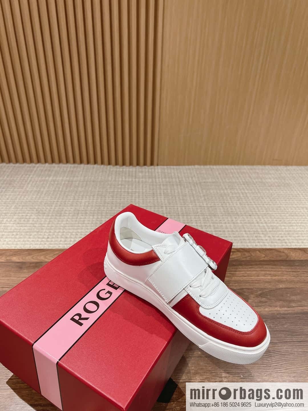𝐑𝐨𝐠𝐞𝐫 𝐕𝐢𝐯𝐢𝐞𝐫# Roger Vivia's new Zhou Dongyu~ Tang Yan~ Linda's same RV square buckle white shoes