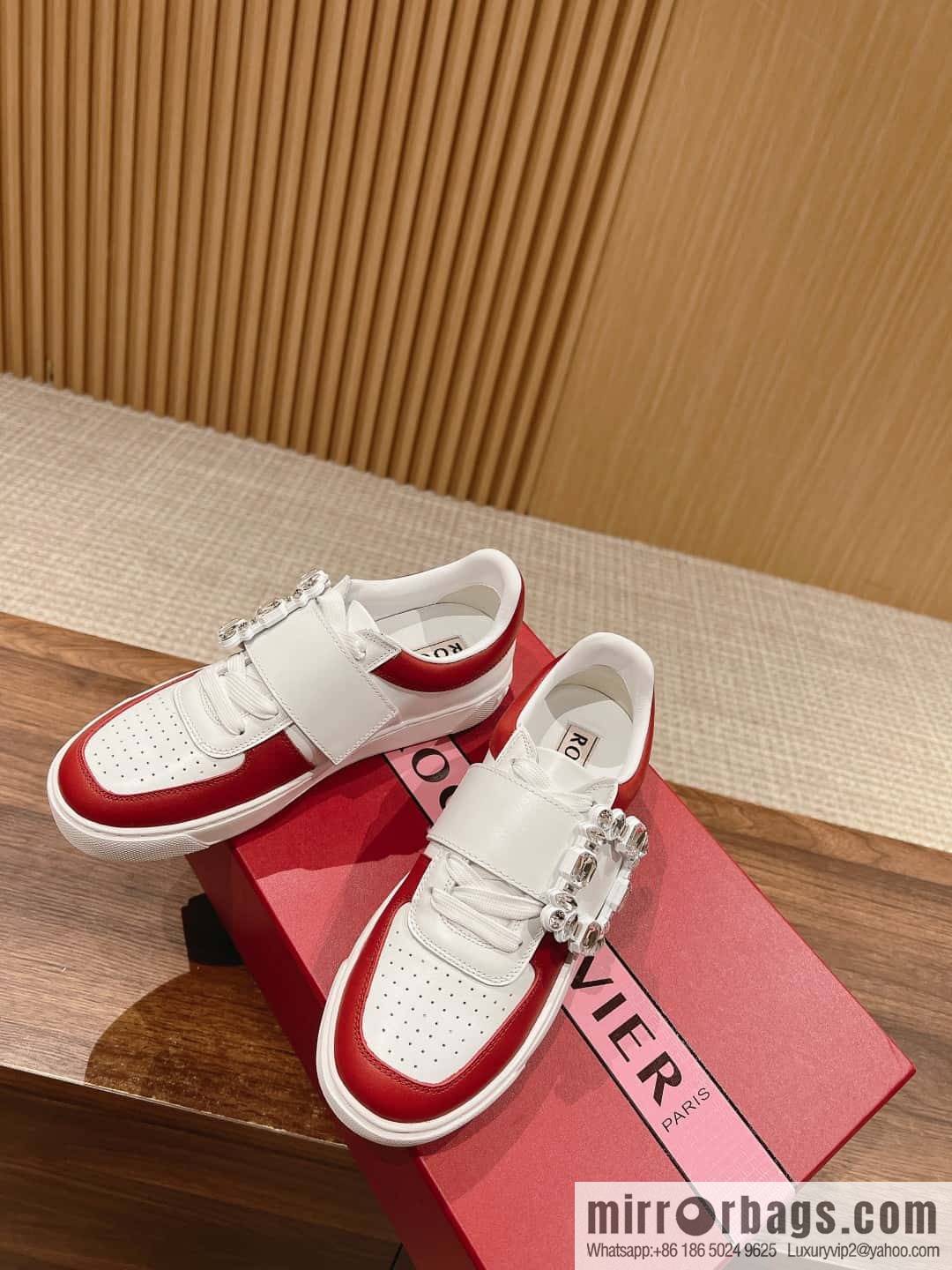 𝐑𝐨𝐠𝐞𝐫 𝐕𝐢𝐯𝐢𝐞𝐫# Roger Vivia's new Zhou Dongyu~ Tang Yan~ Linda's same RV square buckle white shoes