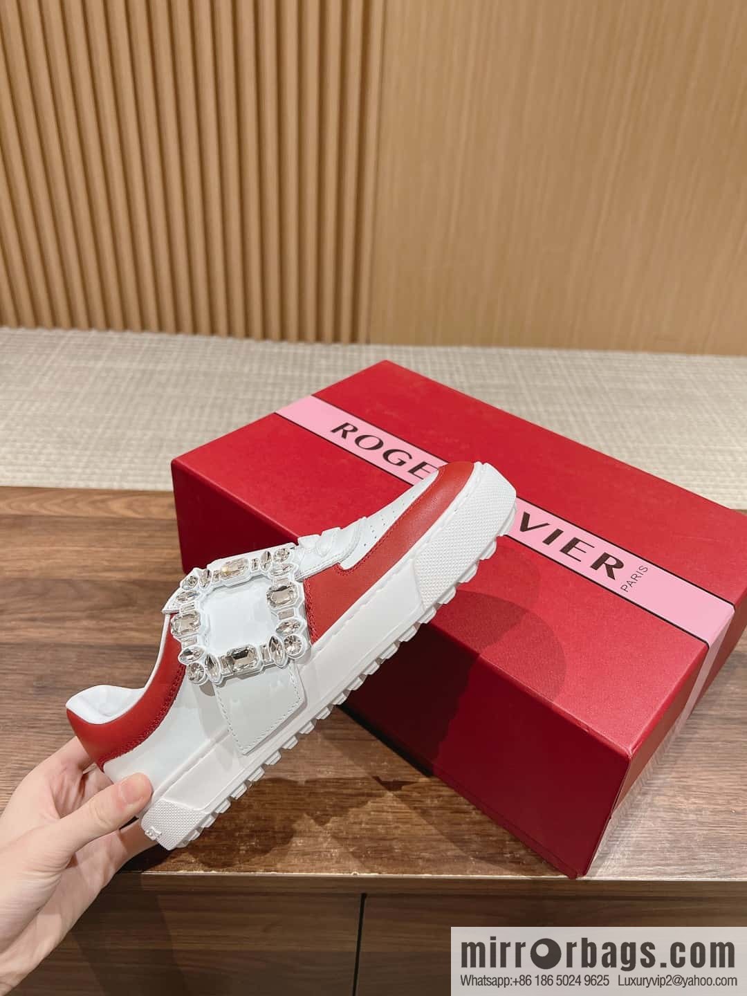 𝐑𝐨𝐠𝐞𝐫 𝐕𝐢𝐯𝐢𝐞𝐫# Roger Vivia's new Zhou Dongyu~ Tang Yan~ Linda's same RV square buckle white shoes
