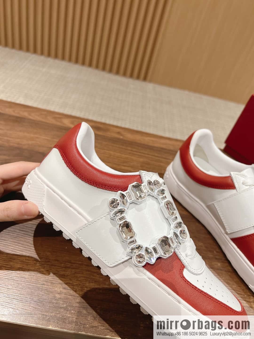 𝐑𝐨𝐠𝐞𝐫 𝐕𝐢𝐯𝐢𝐞𝐫# Roger Vivia's new Zhou Dongyu~ Tang Yan~ Linda's same RV square buckle white shoes