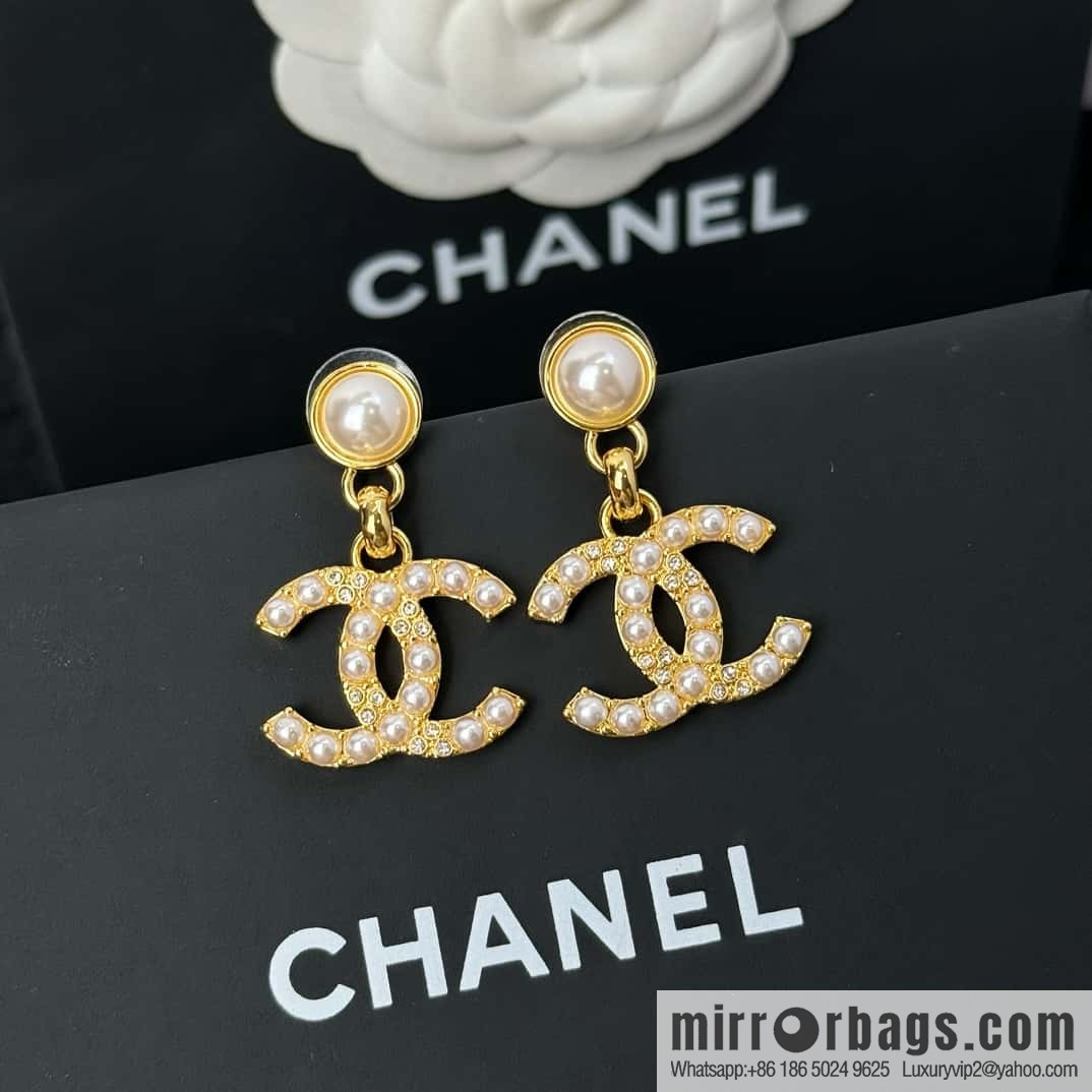 ❗️New ❗️ chanel stud earrings ☀️ new ☑️ chanel c2 double c pearl stud earrings ☀️