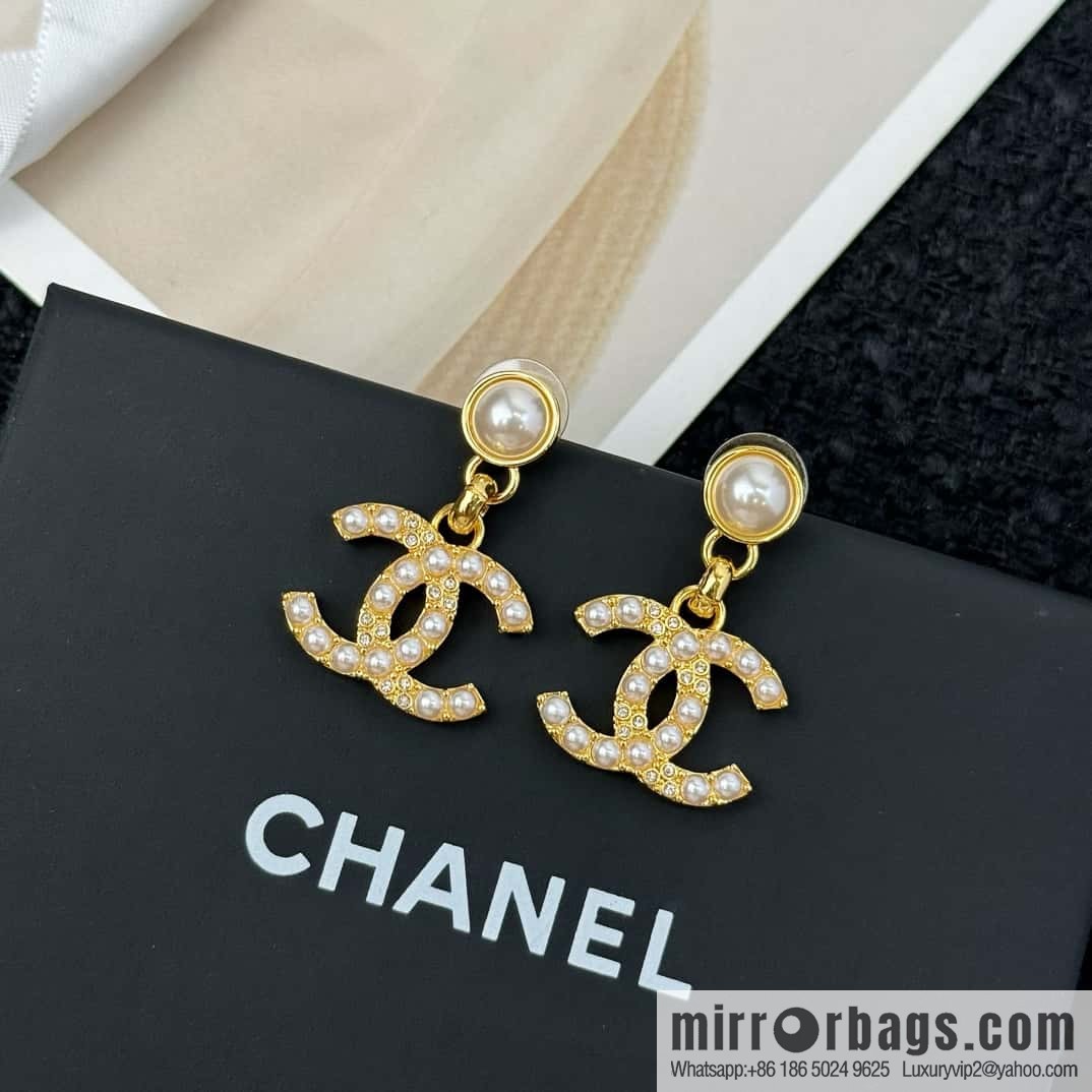 ❗️New ❗️ chanel stud earrings ☀️ new ☑️ chanel c2 double c pearl stud earrings ☀️