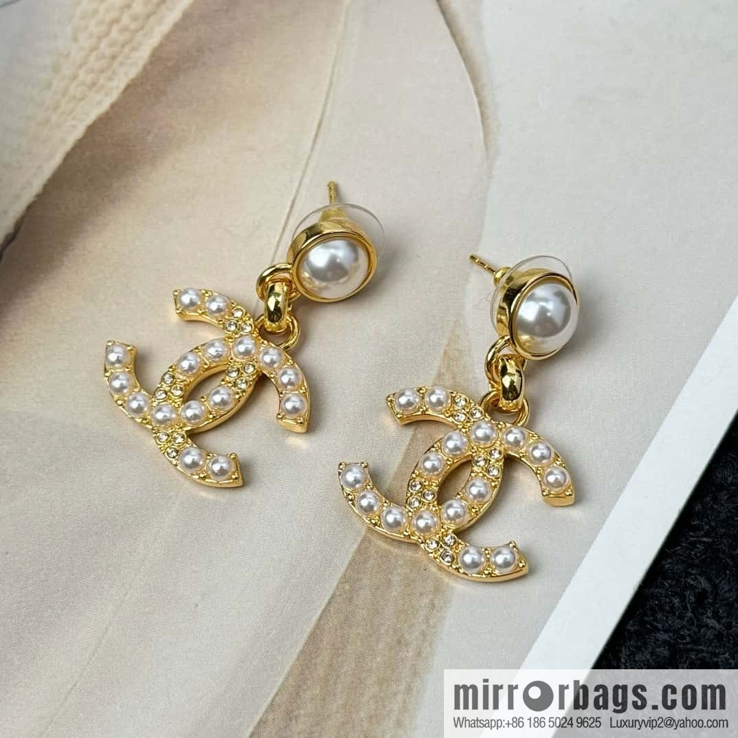 ❗️New ❗️ chanel stud earrings ☀️ new ☑️ chanel c2 double c pearl stud earrings ☀️