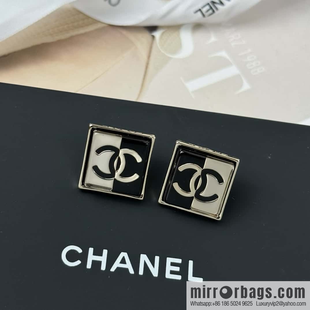 ❗️New ❗️ Chanel stud earrings ☀️ new ☑️ Chanel c1 double c square acrylic stud earrings ☀️