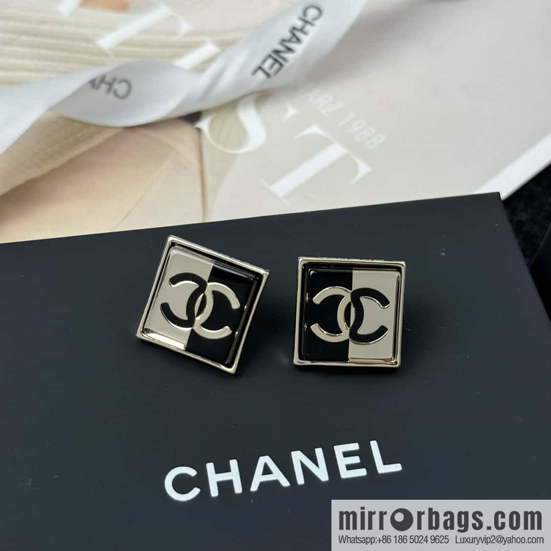 ❗️New ❗️ Chanel stud earrings ☀️ new ☑️ Chanel c1 double c square acrylic stud earrings ☀️