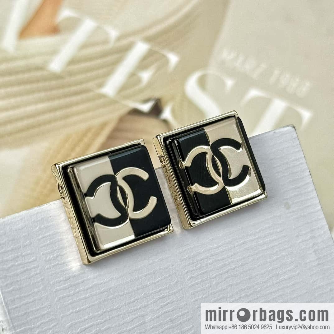 ❗️New ❗️ Chanel stud earrings ☀️ new ☑️ Chanel c1 double c square acrylic stud earrings ☀️