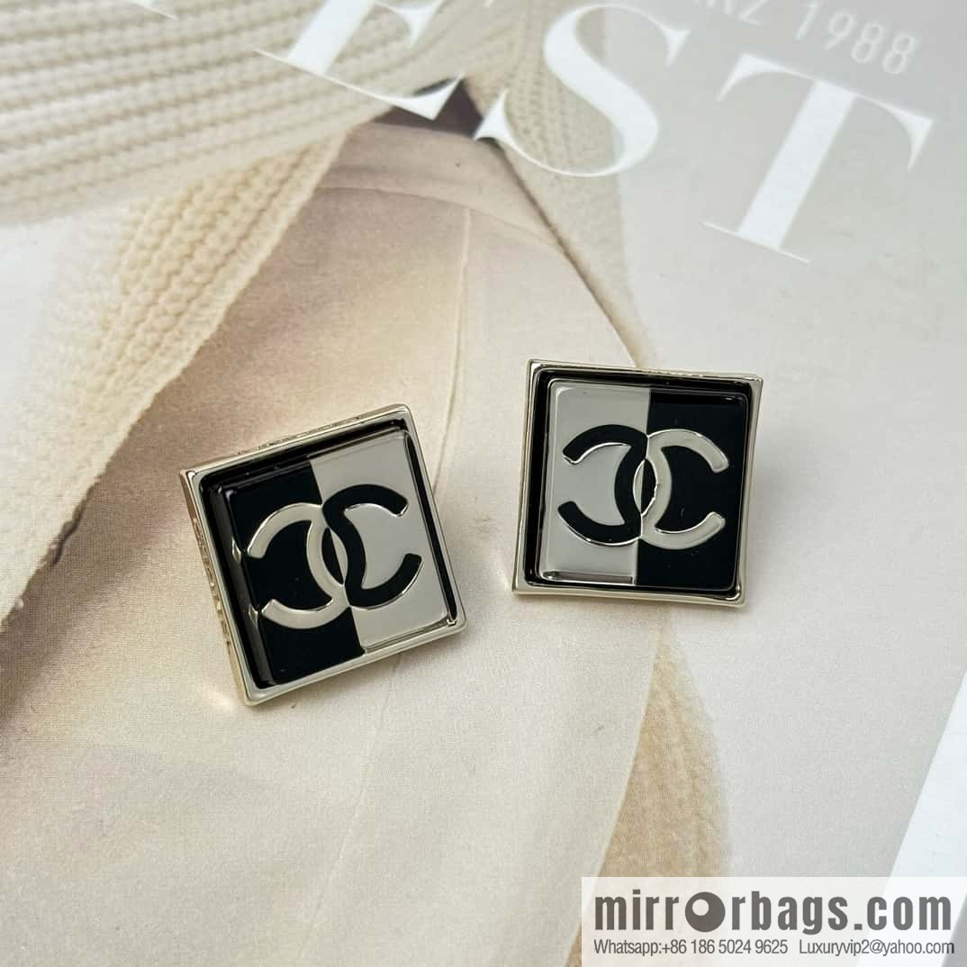 ❗️New ❗️ Chanel stud earrings ☀️ new ☑️ Chanel c1 double c square acrylic stud earrings ☀️