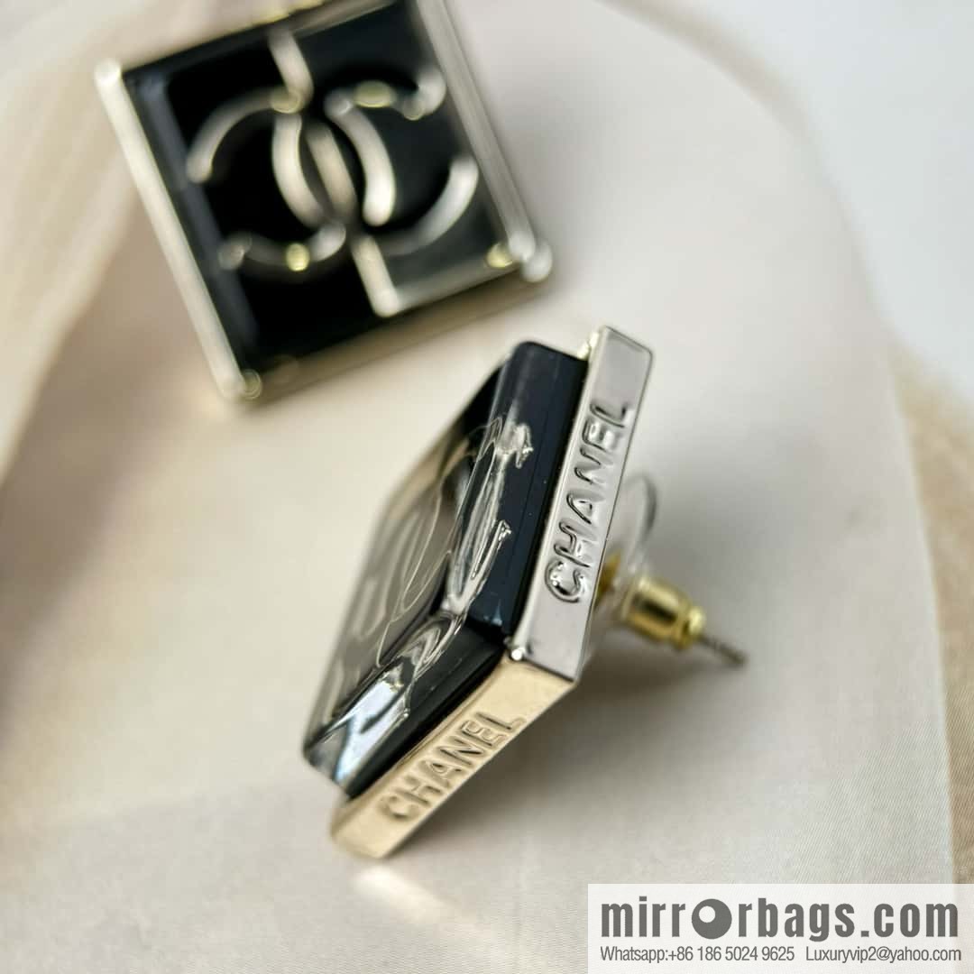 ❗️New ❗️ Chanel stud earrings ☀️ new ☑️ Chanel c1 double c square acrylic stud earrings ☀️