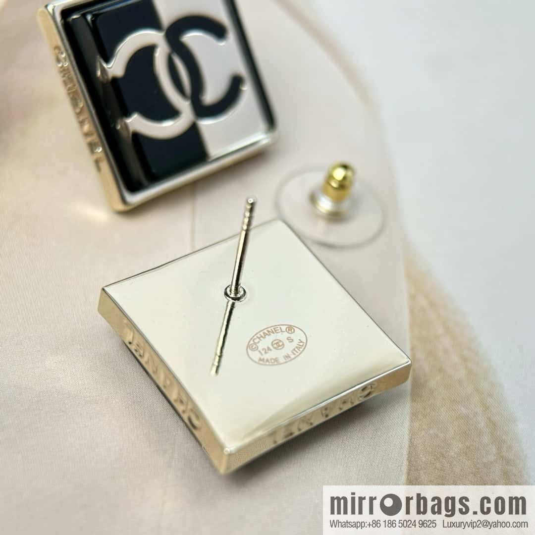 ❗️New ❗️ Chanel stud earrings ☀️ new ☑️ Chanel c1 double c square acrylic stud earrings ☀️