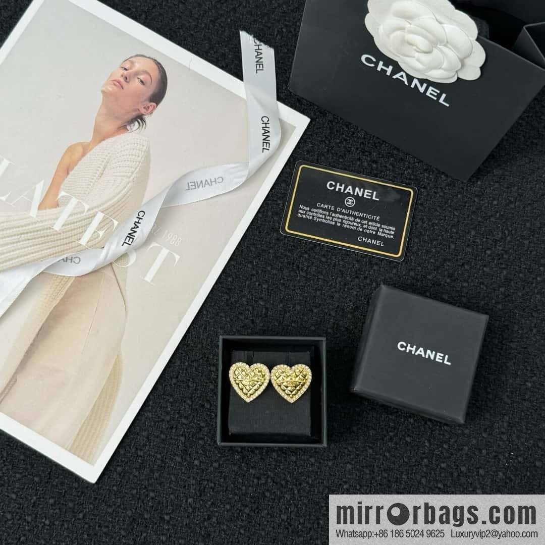 ❗️New ❗️ Chanel stud earrings ☀️ new ☑️ Chanel c1 double c gold diamond peach heart love stud earrings ☀️