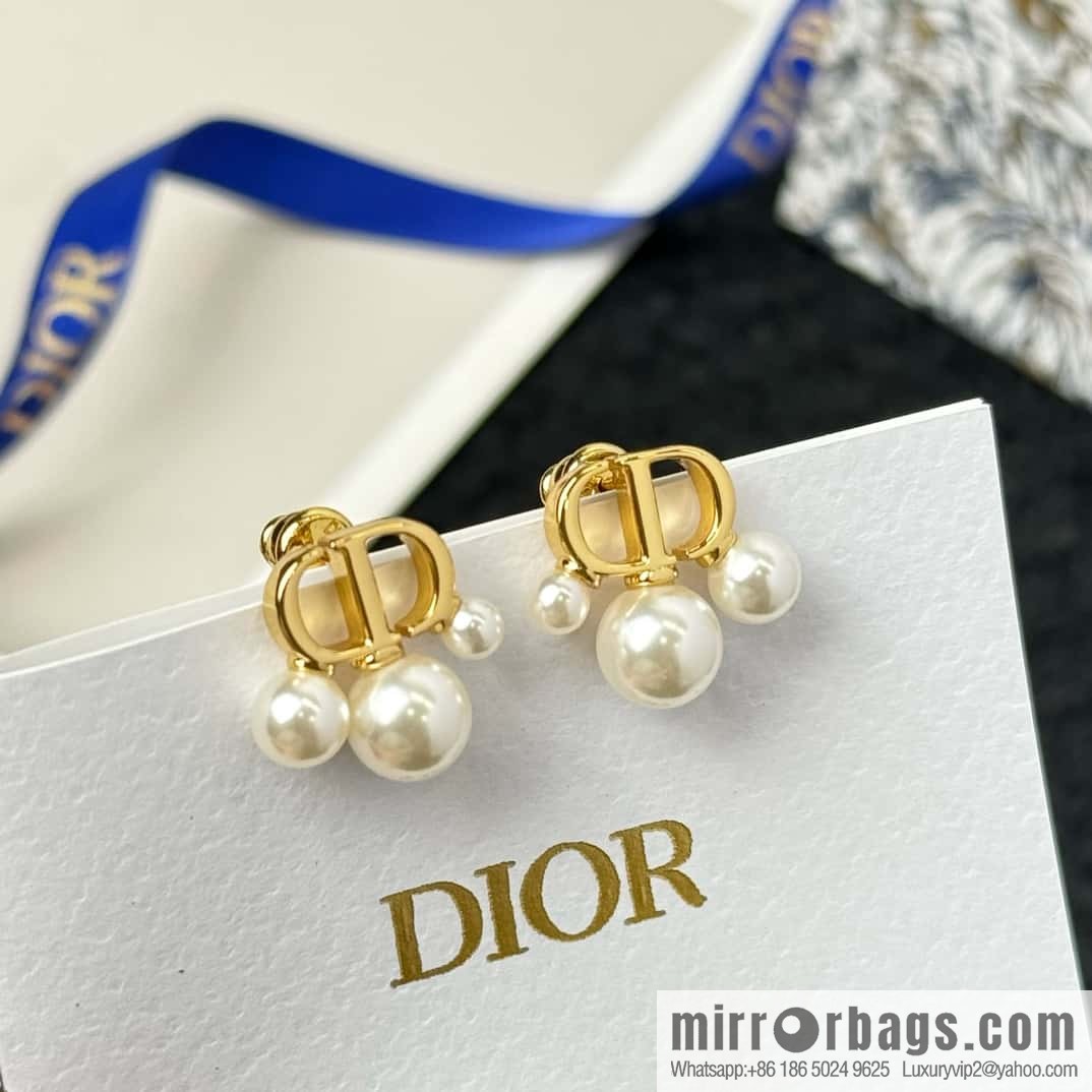 New ☑️ DIOR size pearl stud earrings