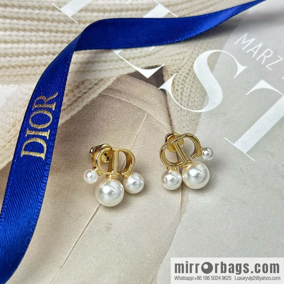 New ☑️ DIOR size pearl stud earrings
