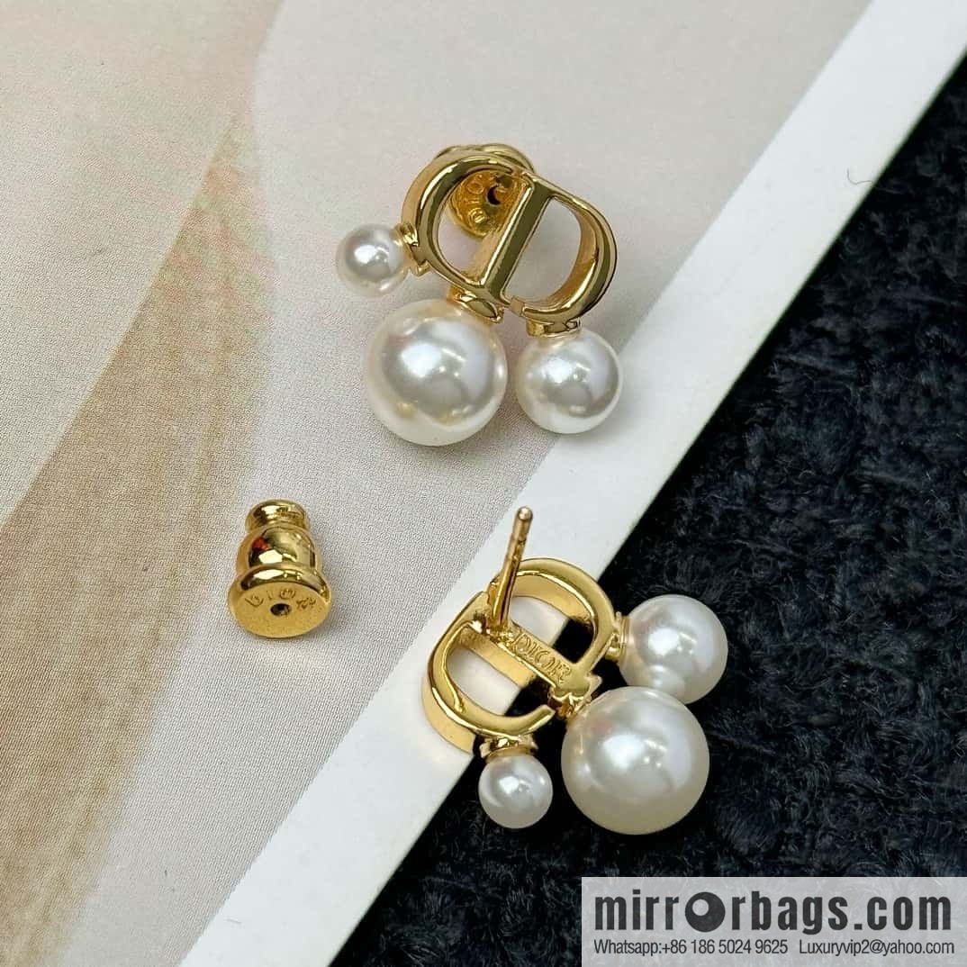 New ☑️ DIOR size pearl stud earrings