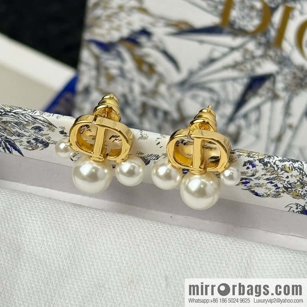 New ☑️ DIOR size pearl stud earrings