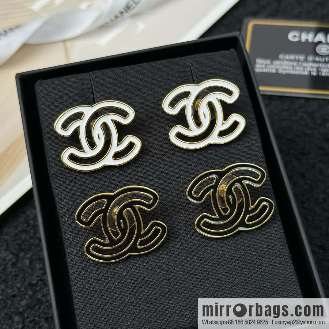 ❗️New ❗️ Chanel stud earrings ☀️ new ☑️ Chanel c1 double c hollow stud earrings ☀️