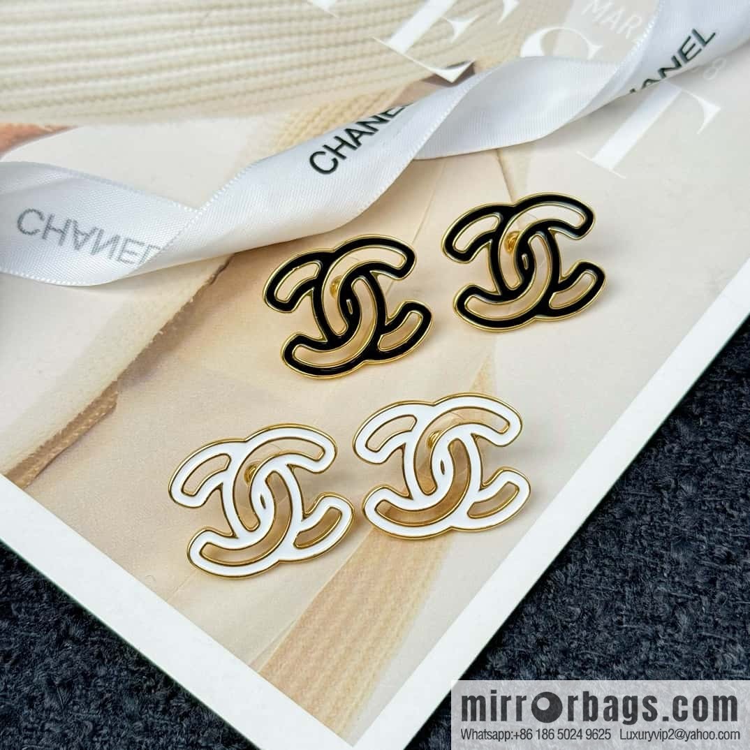 ❗️New ❗️ Chanel stud earrings ☀️ new ☑️ Chanel c1 double c hollow stud earrings ☀️