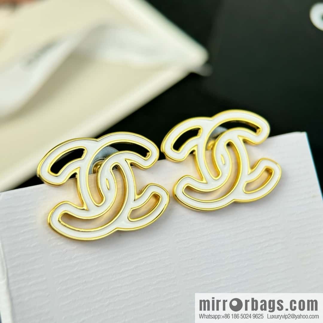 ❗️New ❗️ Chanel stud earrings ☀️ new ☑️ Chanel c1 double c hollow stud earrings ☀️