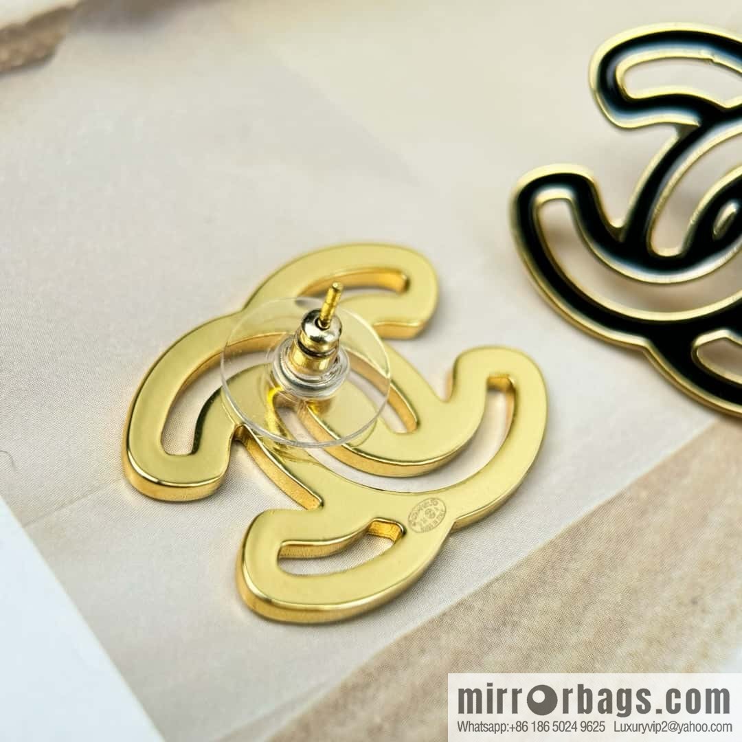❗️New ❗️ Chanel stud earrings ☀️ new ☑️ Chanel c1 double c hollow stud earrings ☀️