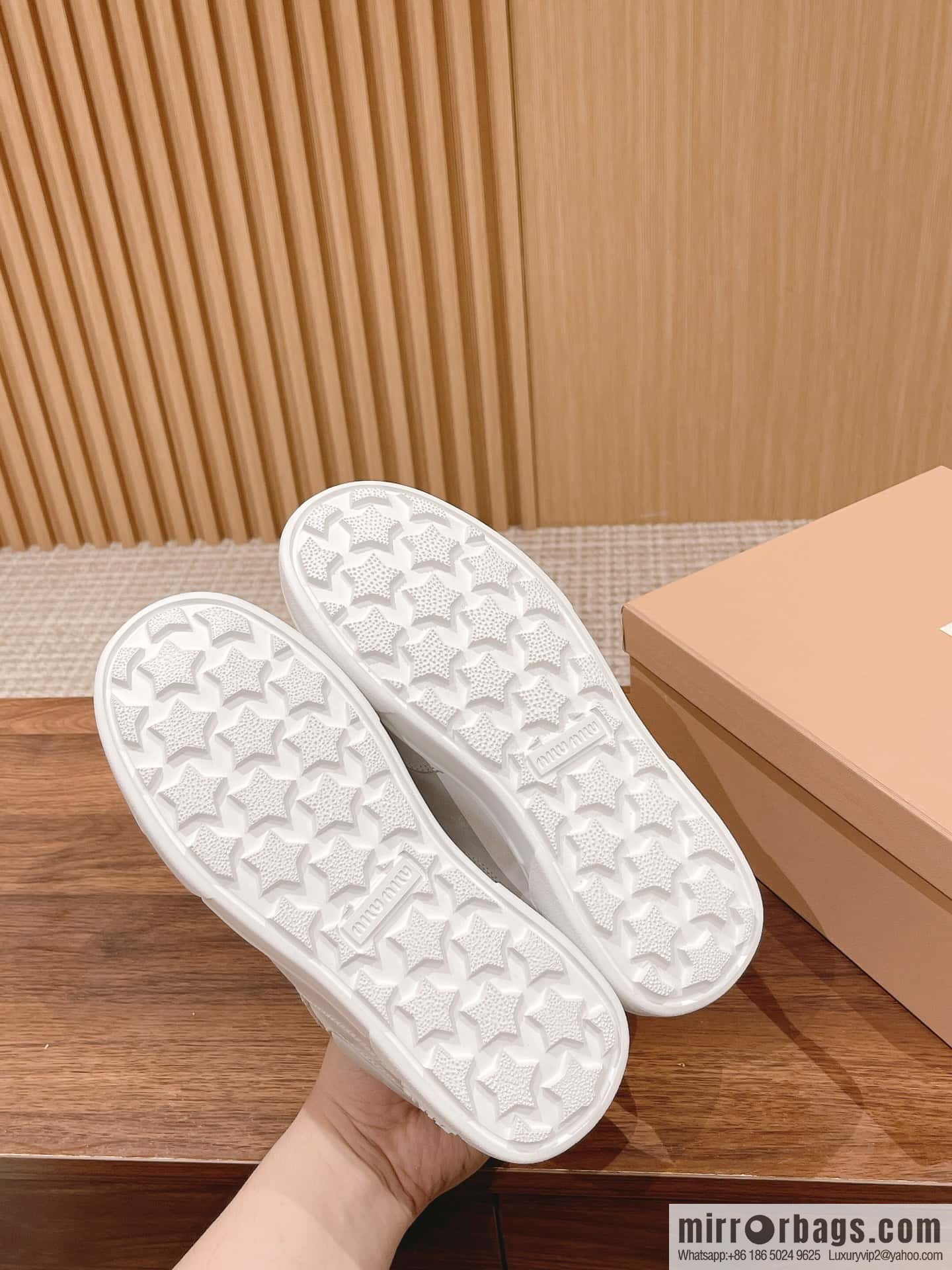 MIUMIU Miao Miao 2023 new American dirty shoes, the latest catwalk sports little white shoes in early spring