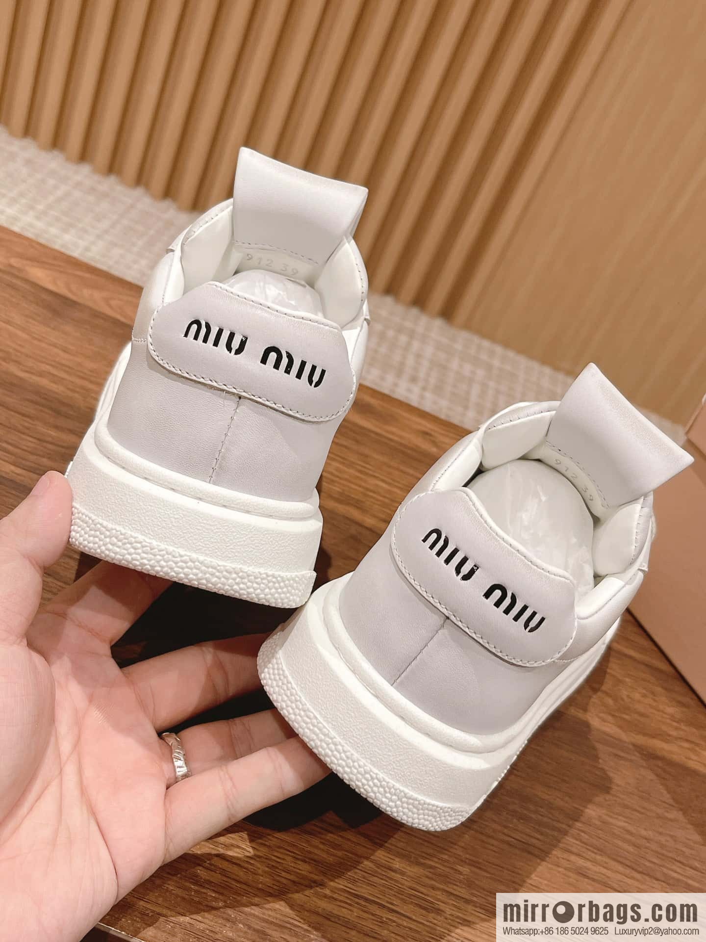 MIUMIU Miao Miao 2023 new American dirty shoes, the latest catwalk sports little white shoes in early spring