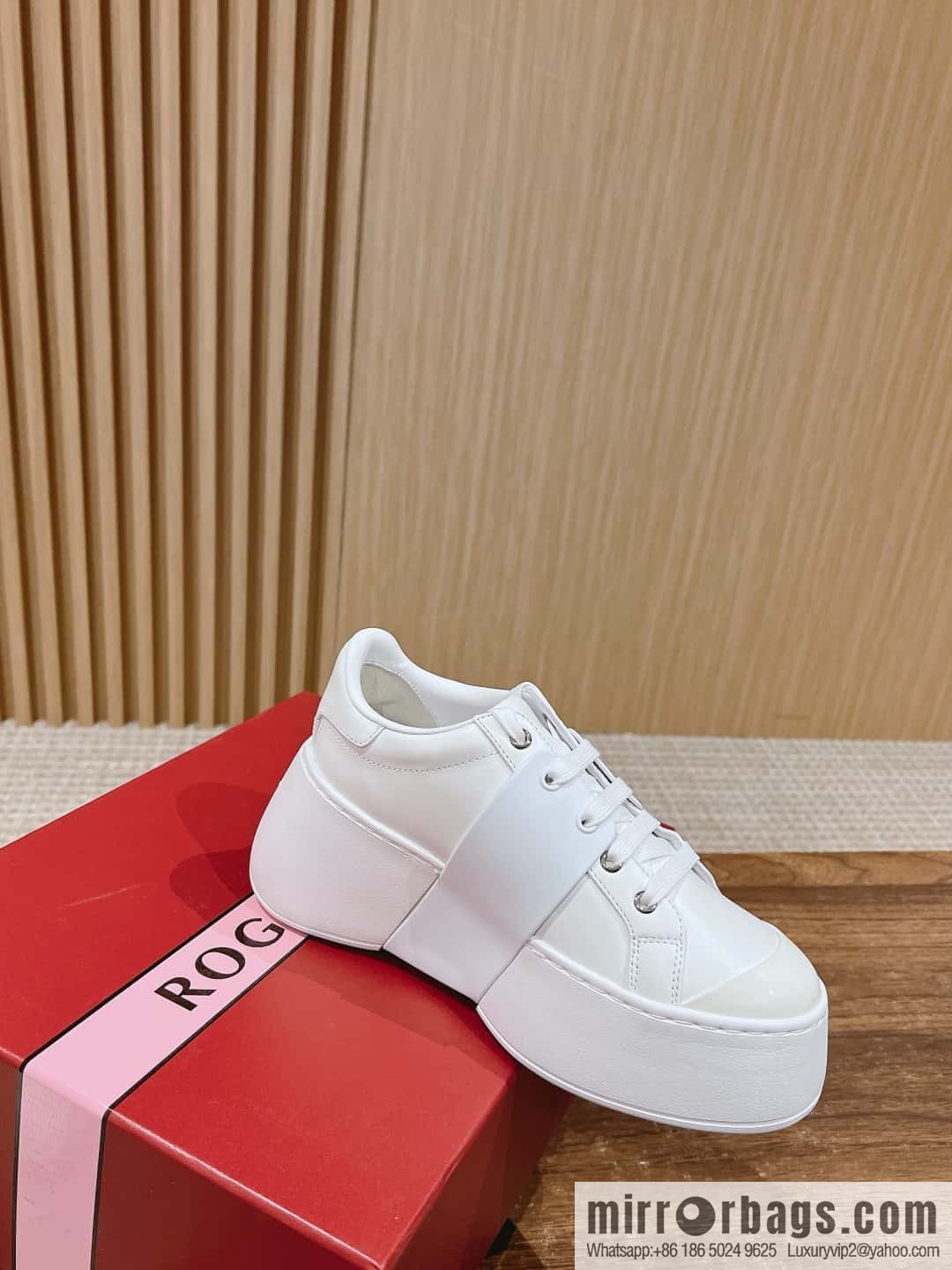 # 𝐑𝐨𝐠𝐞𝐫 𝐕𝐢𝐯𝐢𝐞𝐫 Roger Vivia, new platform white shoes