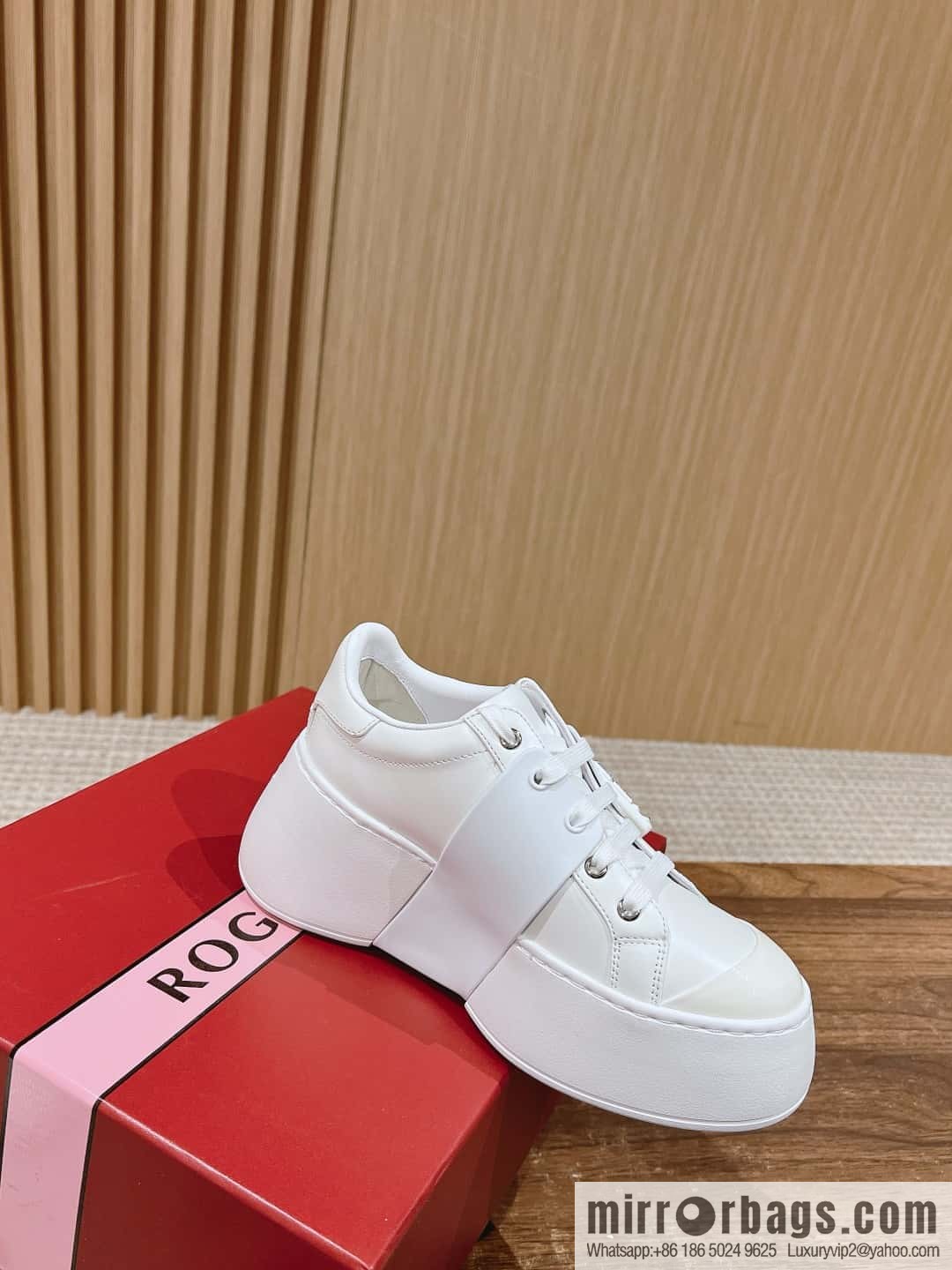 # 𝐑𝐨𝐠𝐞𝐫 𝐕𝐢𝐯𝐢𝐞𝐫 Roger Vivia, new platform white shoes