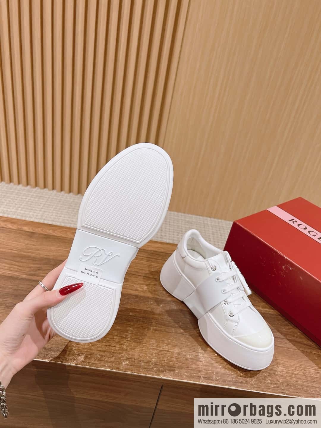 # 𝐑𝐨𝐠𝐞𝐫 𝐕𝐢𝐯𝐢𝐞𝐫 Roger Vivia, new platform white shoes