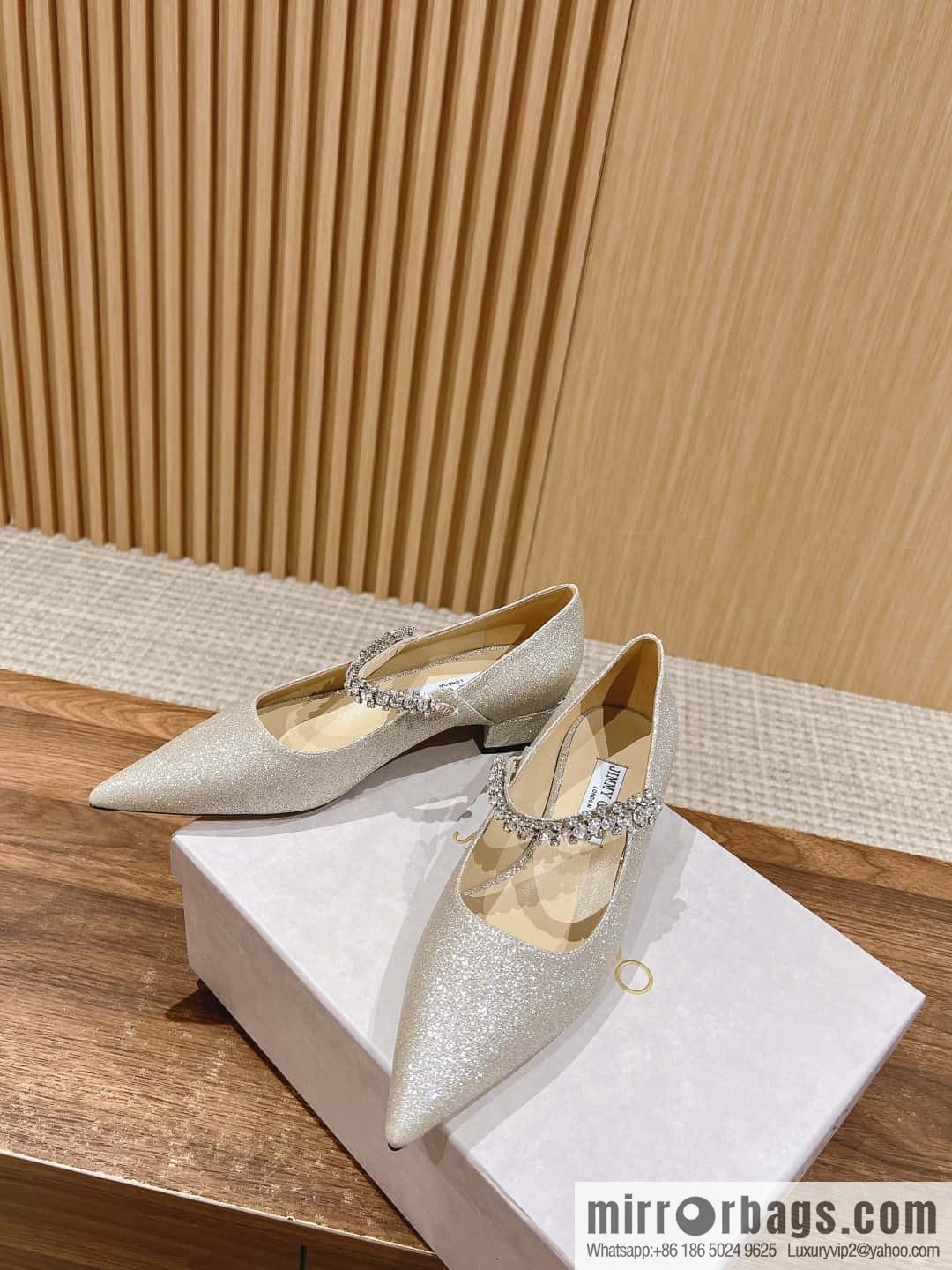 [】𝐉𝐢𝐦𝐦𝐲 𝐂𝐡𝐨𝐨# Zhou Yangjie classic word diamond belt Mary Jane shoes