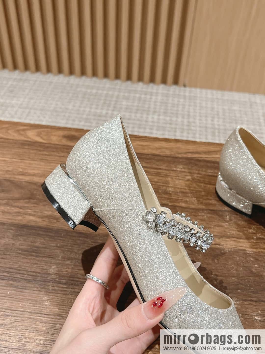 [】𝐉𝐢𝐦𝐦𝐲 𝐂𝐡𝐨𝐨# Zhou Yangjie classic word diamond belt Mary Jane shoes