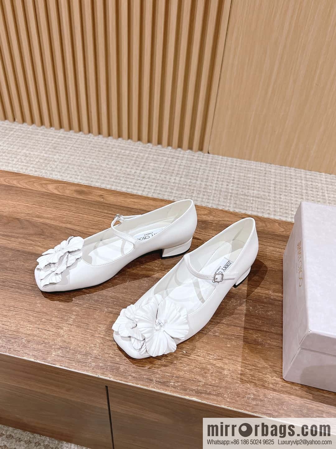 [】𝐉𝐢𝐦𝐦𝐲 𝐂𝐡𝐨𝐨# Zhou Yangjie's new flower Mary Jane shoes