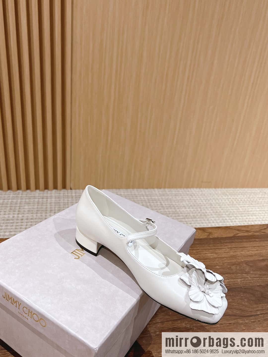 [】𝐉𝐢𝐦𝐦𝐲 𝐂𝐡𝐨𝐨# Zhou Yangjie's new flower Mary Jane shoes