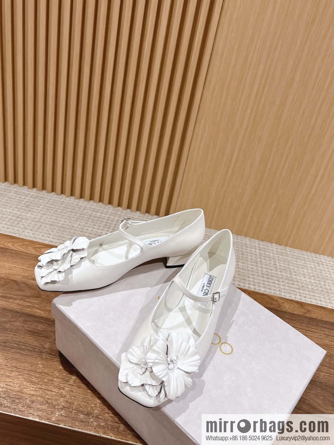[】𝐉𝐢𝐦𝐦𝐲 𝐂𝐡𝐨𝐨# Zhou Yangjie's new flower Mary Jane shoes