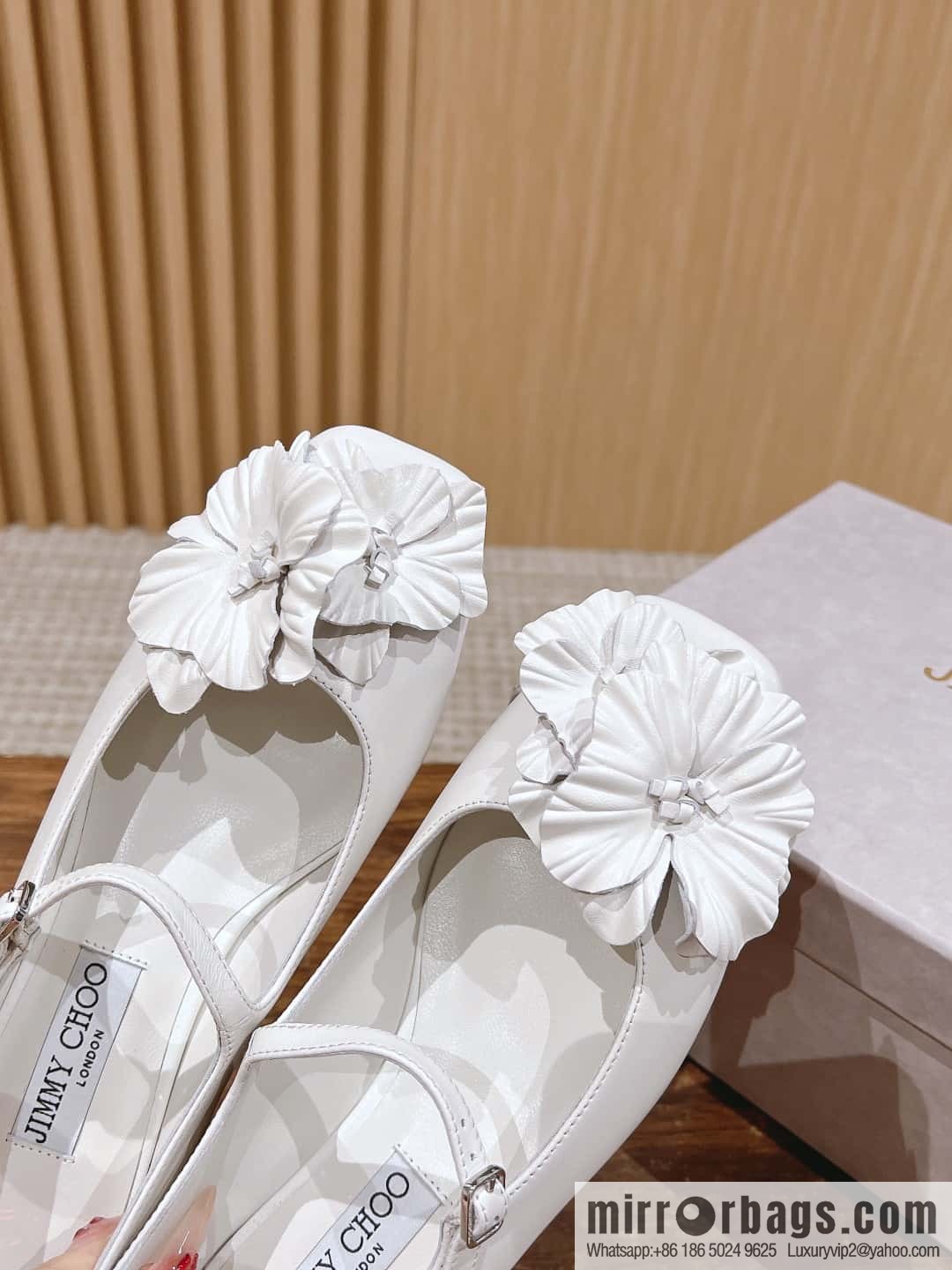 [】𝐉𝐢𝐦𝐦𝐲 𝐂𝐡𝐨𝐨# Zhou Yangjie's new flower Mary Jane shoes