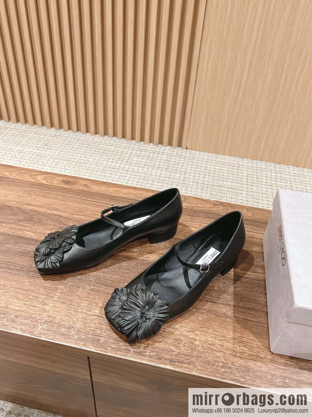 [】𝐉𝐢𝐦𝐦𝐲 𝐂𝐡𝐨𝐨# Zhou Yangjie's new flower Mary Jane shoes