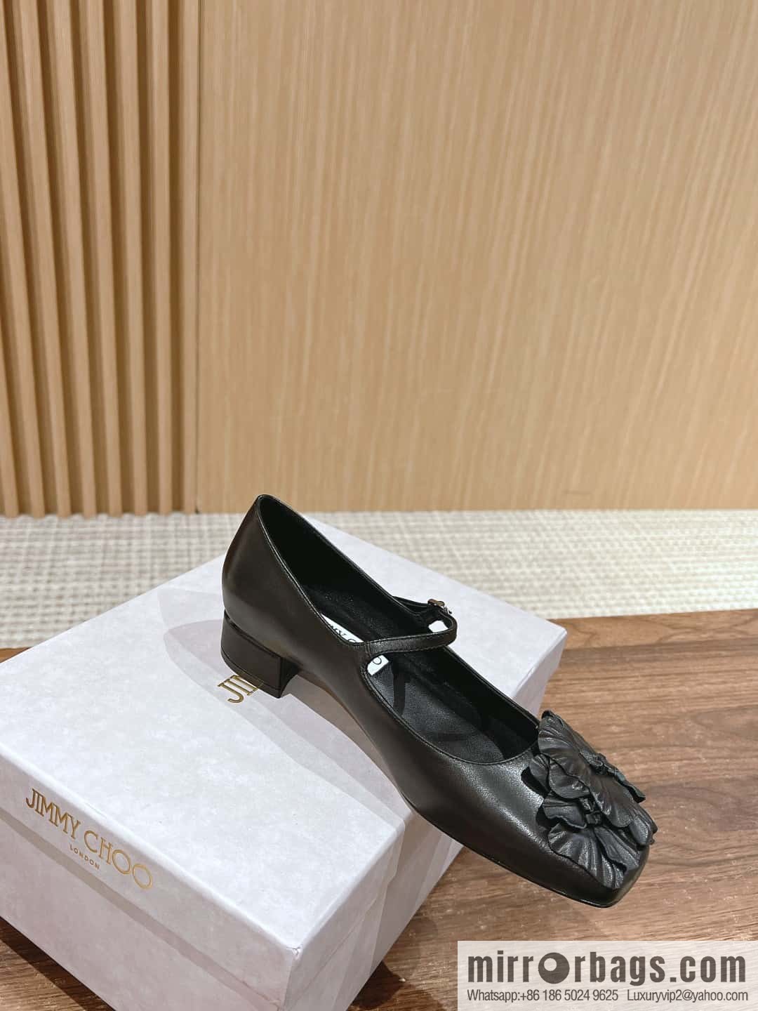 [】𝐉𝐢𝐦𝐦𝐲 𝐂𝐡𝐨𝐨# Zhou Yangjie's new flower Mary Jane shoes