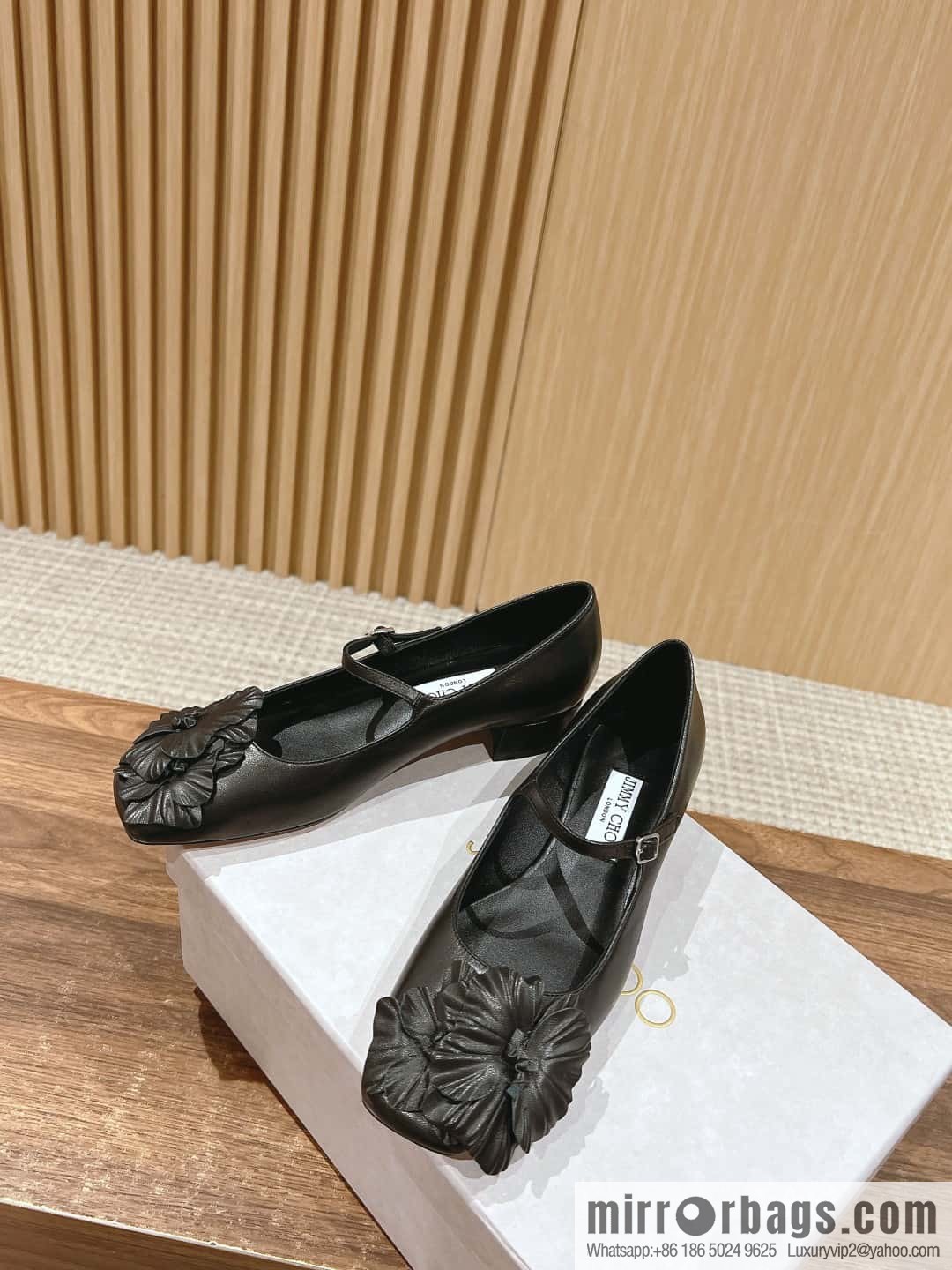 [】𝐉𝐢𝐦𝐦𝐲 𝐂𝐡𝐨𝐨# Zhou Yangjie's new flower Mary Jane shoes