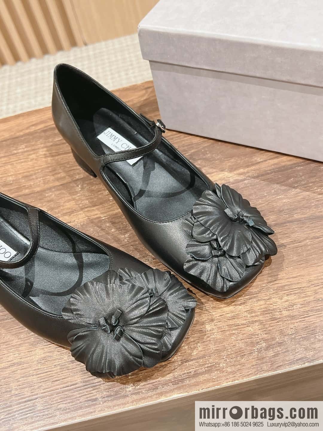 [】𝐉𝐢𝐦𝐦𝐲 𝐂𝐡𝐨𝐨# Zhou Yangjie's new flower Mary Jane shoes