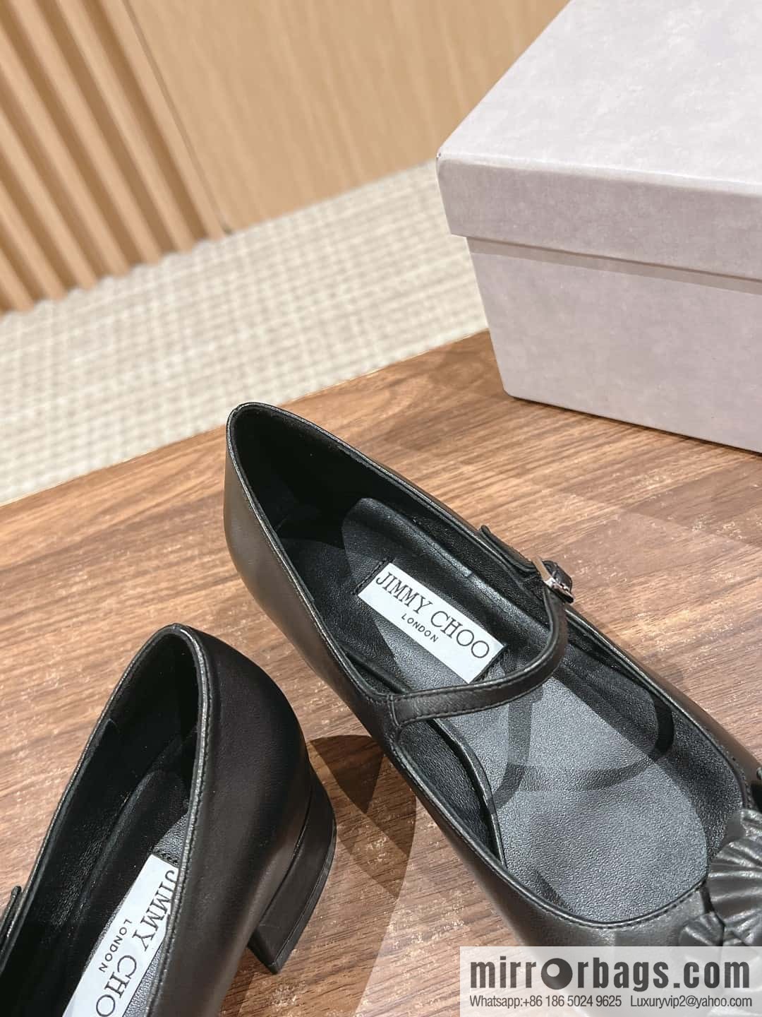 [】𝐉𝐢𝐦𝐦𝐲 𝐂𝐡𝐨𝐨# Zhou Yangjie's new flower Mary Jane shoes