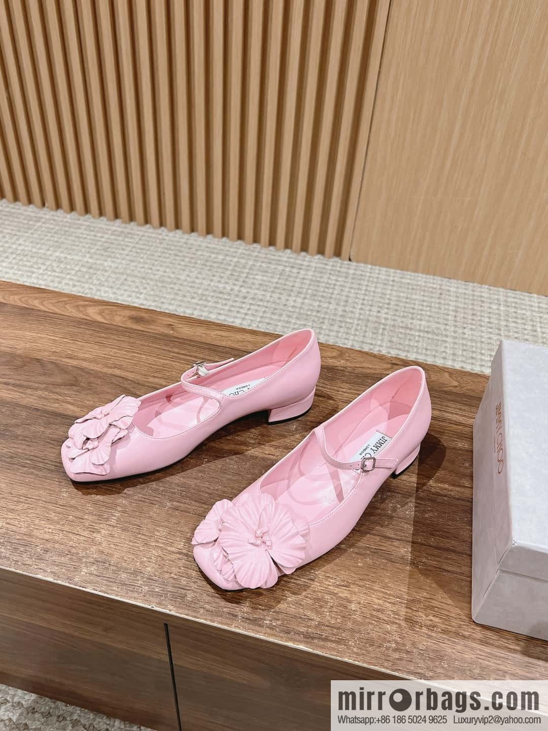 [】𝐉𝐢𝐦𝐦𝐲 𝐂𝐡𝐨𝐨# Zhou Yangjie's new flower Mary Jane shoes