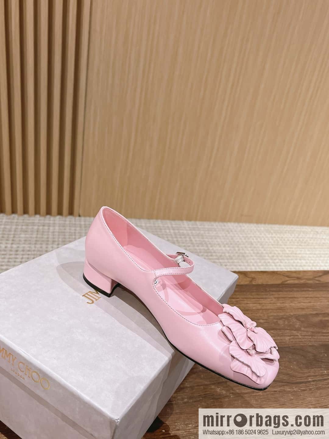 [】𝐉𝐢𝐦𝐦𝐲 𝐂𝐡𝐨𝐨# Zhou Yangjie's new flower Mary Jane shoes