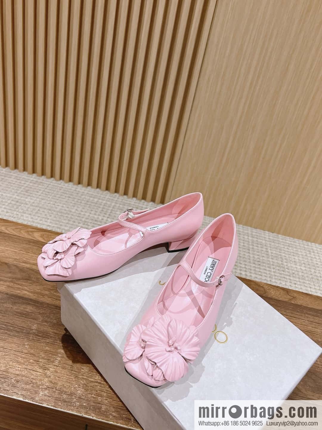 [】𝐉𝐢𝐦𝐦𝐲 𝐂𝐡𝐨𝐨# Zhou Yangjie's new flower Mary Jane shoes