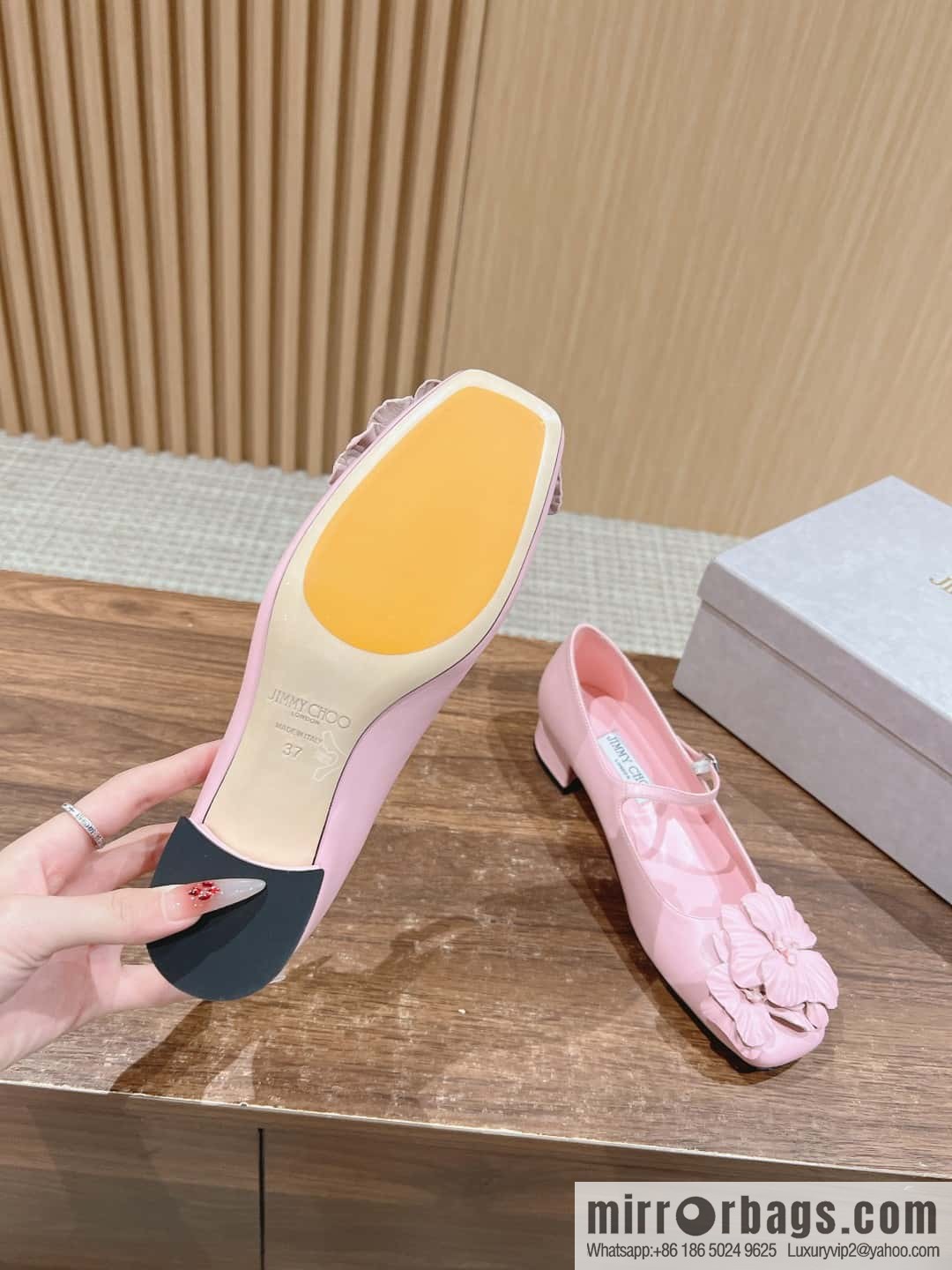 [】𝐉𝐢𝐦𝐦𝐲 𝐂𝐡𝐨𝐨# Zhou Yangjie's new flower Mary Jane shoes