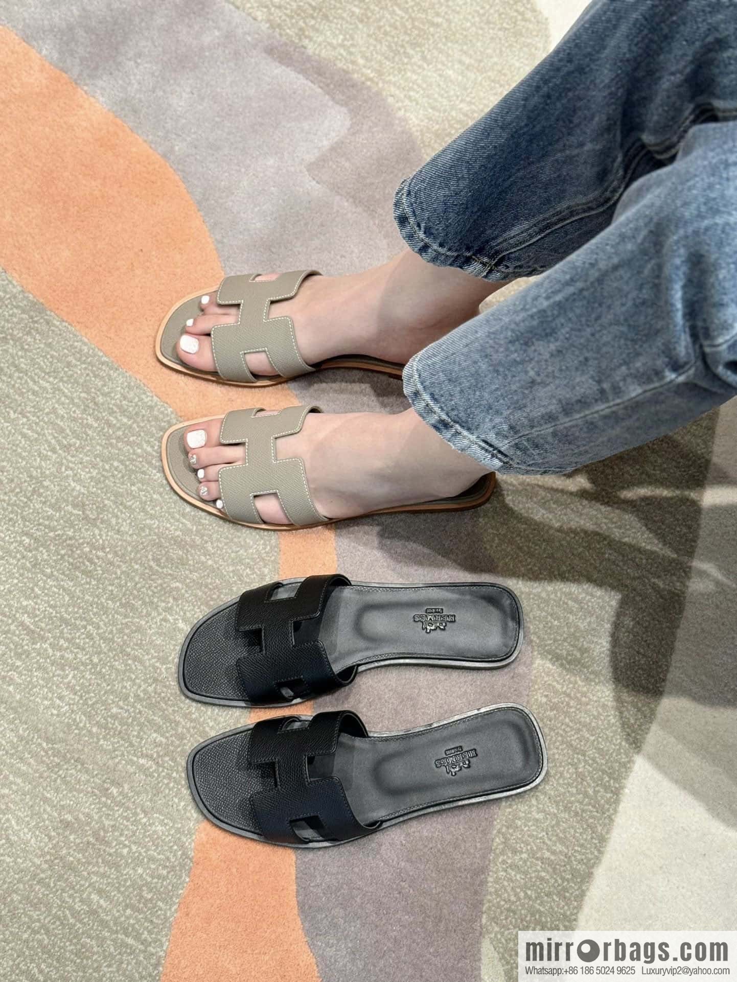 HERMES 181 Oran Slippers M8/Gris Asphalte/Asphalt Grey Epsom/Palmprint